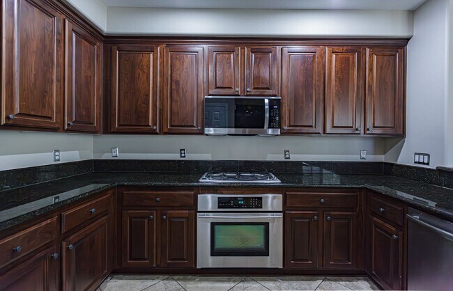 Building Photo - Townhome near Downtown Summerlin