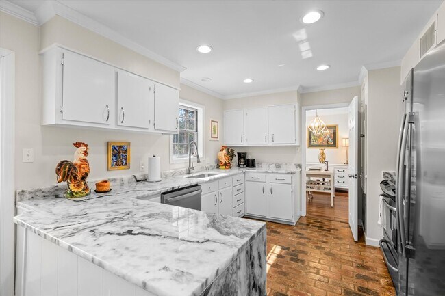 Building Photo - Spacious 4-Bedroom Home with Pool, Two Pri...
