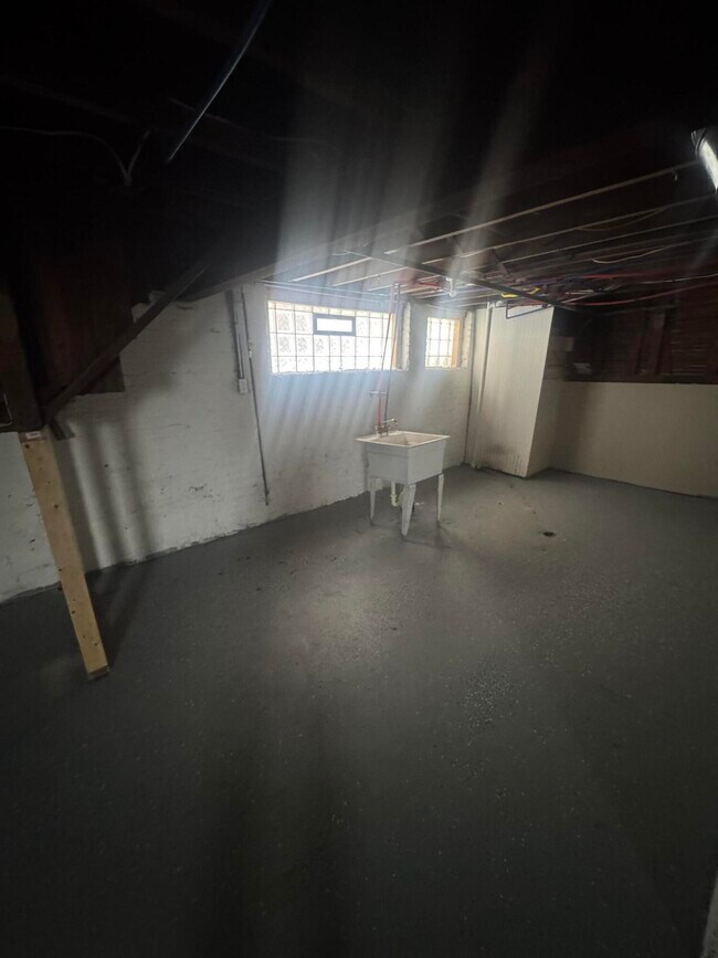 Building Photo - 2927 Calvert Ave