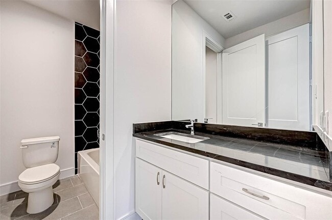Building Photo - 8930 Spring Knoll Forest Dr