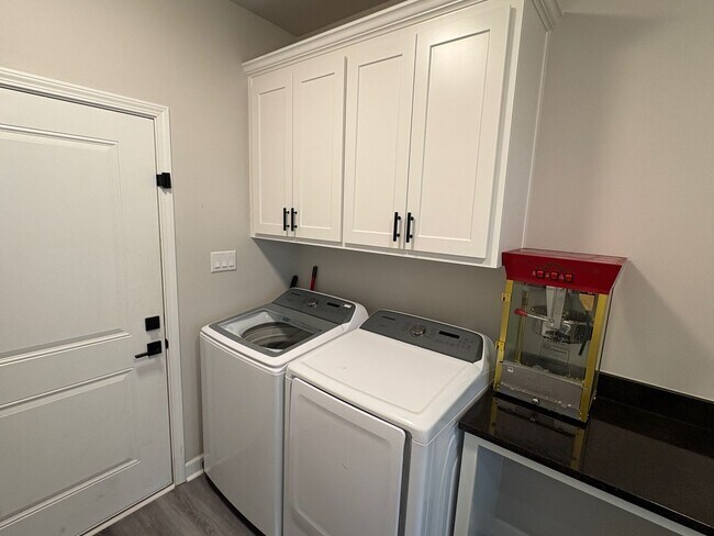 Building Photo - 3013 Sue St