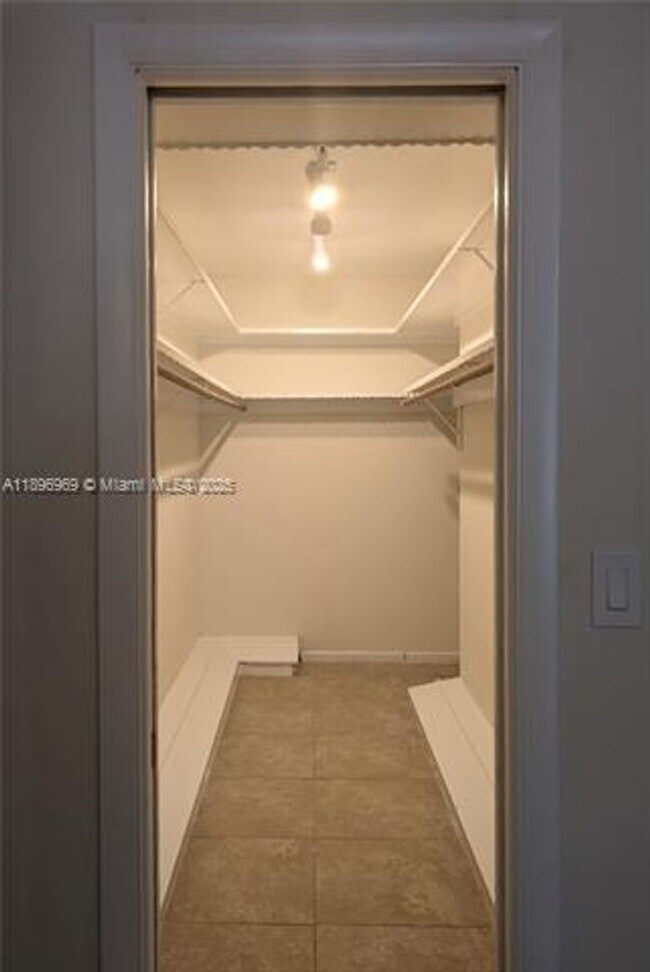 Building Photo - 850 Benevento Ave