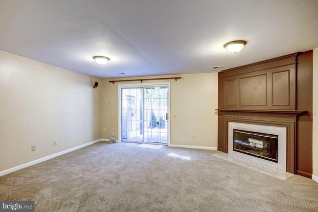 Building Photo - 43315 Parlor Square