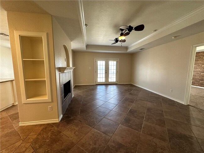 Building Photo - 14905 Dasmarinas Dr
