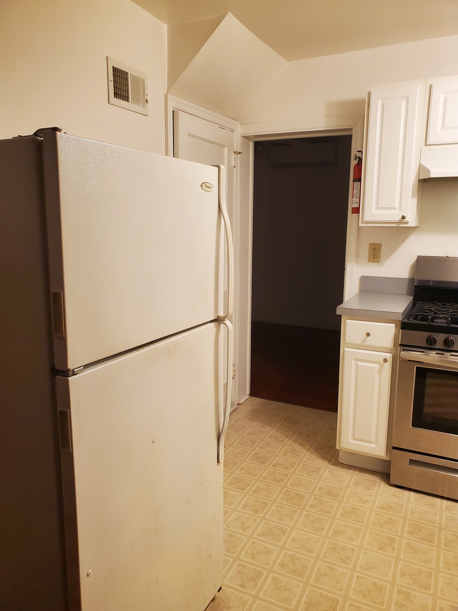 Building Photo - 2411 Patane Ave