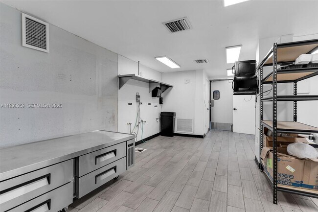 Building Photo - 23175 Naranja Rd