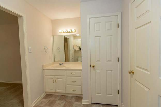 Building Photo - 203 Pine Valley