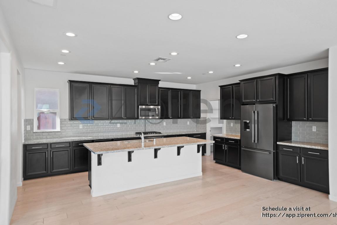 Building Photo - 2342 Augusta Ave