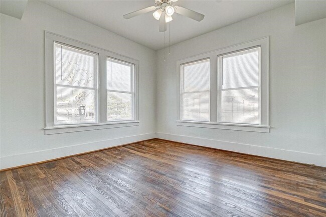 Building Photo - 1024 Heights Blvd