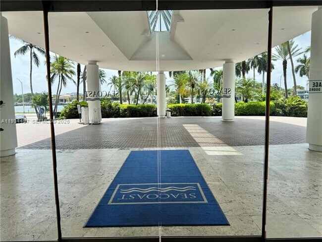 Building Photo - 5161 Collins Ave