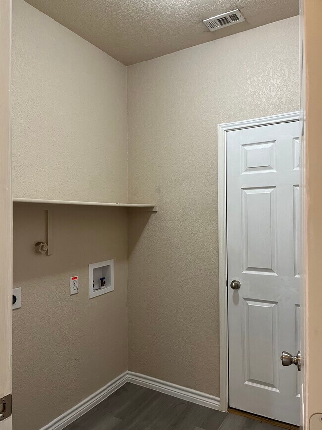 Building Photo - 209 Serenade Ln