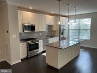 Building Photo - 23275 Milltown Knoll Square