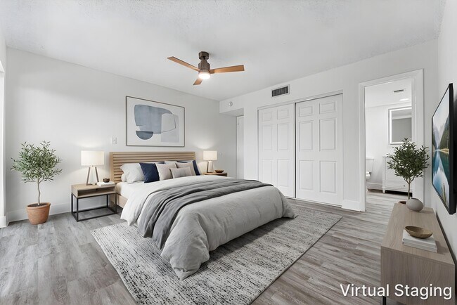 Building Photo - 200 Jacaranda Country Club Dr