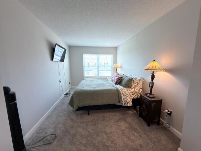 Building Photo - 10518 Weston Wy N