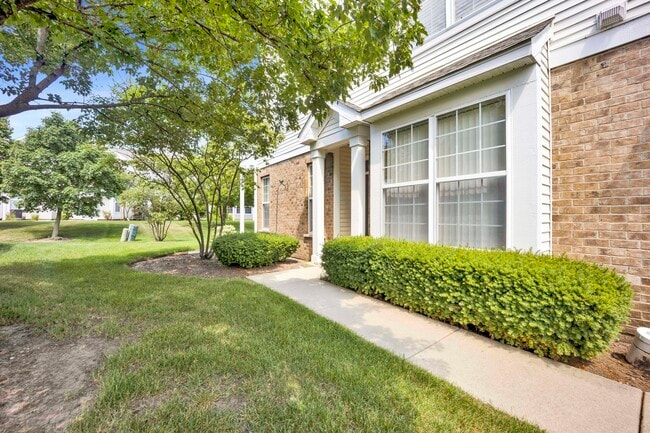 Building Photo - 1574 Millbrook Dr