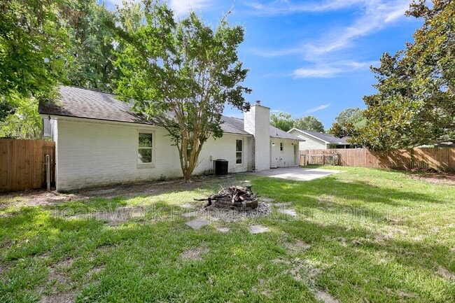 Building Photo - 2134 Vespers Dr