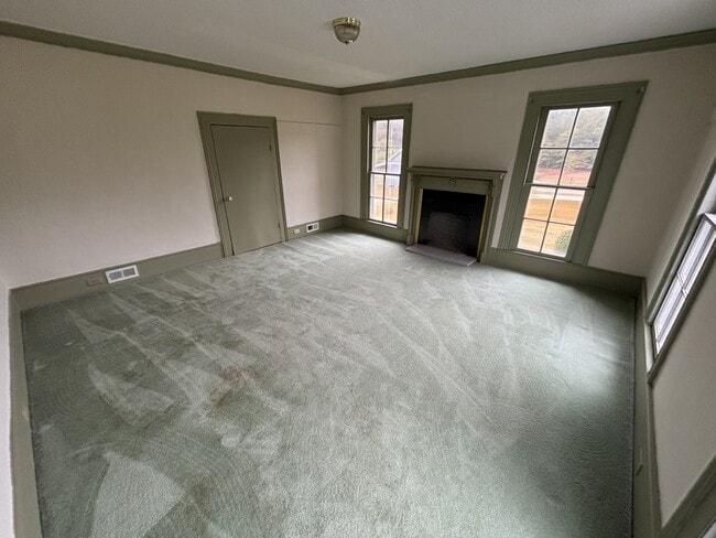 Building Photo - 800 Lennie Ln