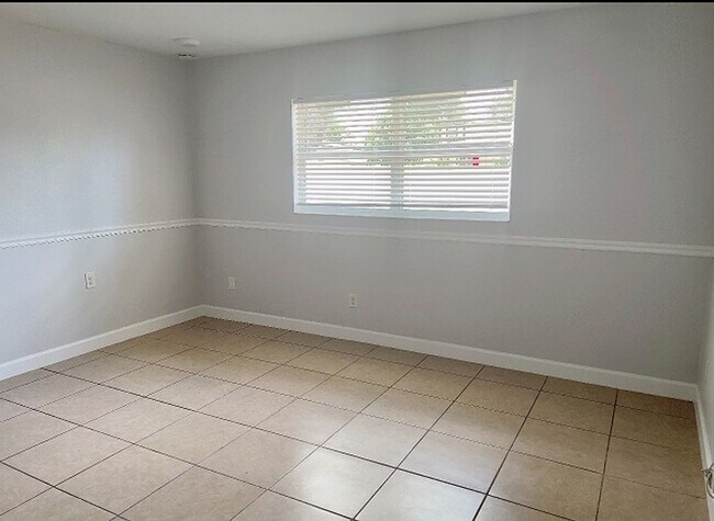 Building Photo - AVAILABLE NOW!!  RANCH STYLE HOME IN NON-H...