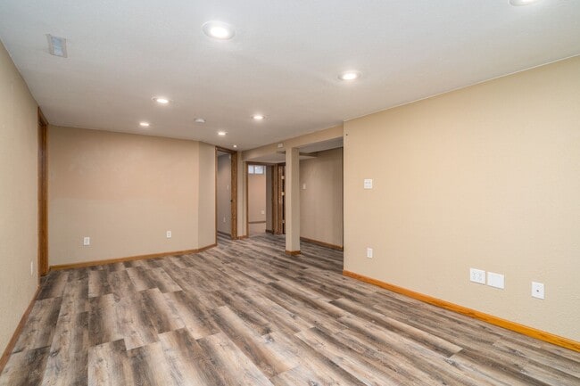 Building Photo - 3 Bedroom 2 Bath Home with Fenced in Backyard!