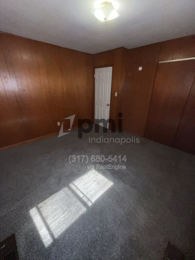Building Photo - 116 E 19th St