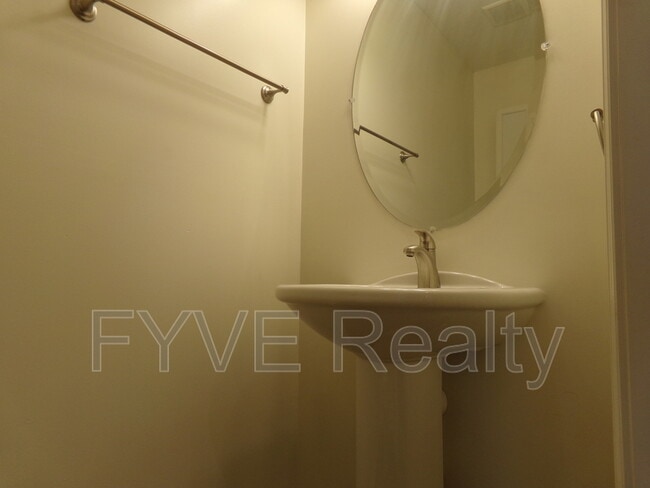 Building Photo - 467 Westgreen Ln