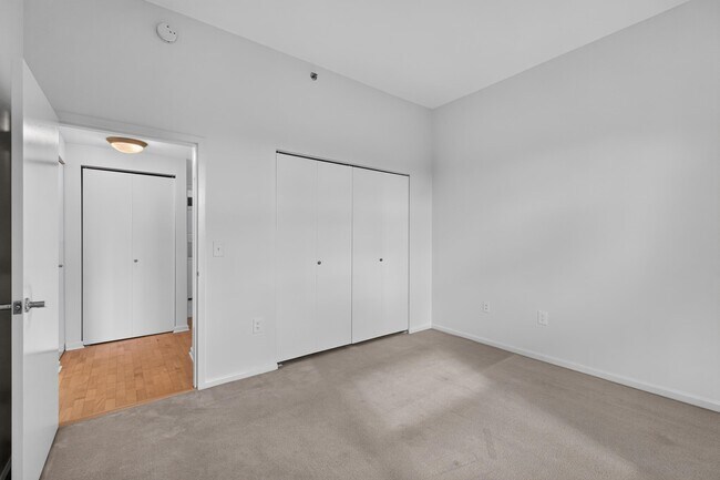 Building Photo - 102 Christopher Columbus Dr