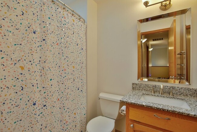 Building Photo - Lovley Home in Oak Harbor and Pet Friendly!