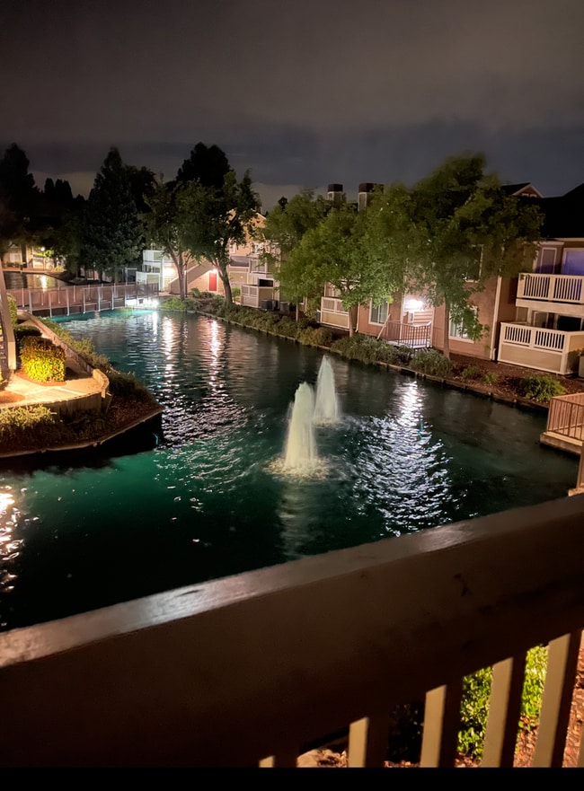 Building Photo - Beautiful 2-Bedroom Condo with Serene Wate...