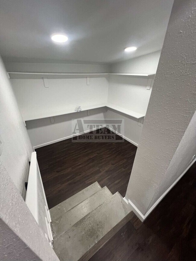 Building Photo - Beautiful Remodeled 3 Bed 1.5 Bath