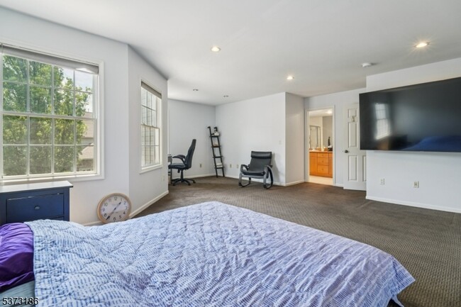 Building Photo - 22 Pebble Beach Dr