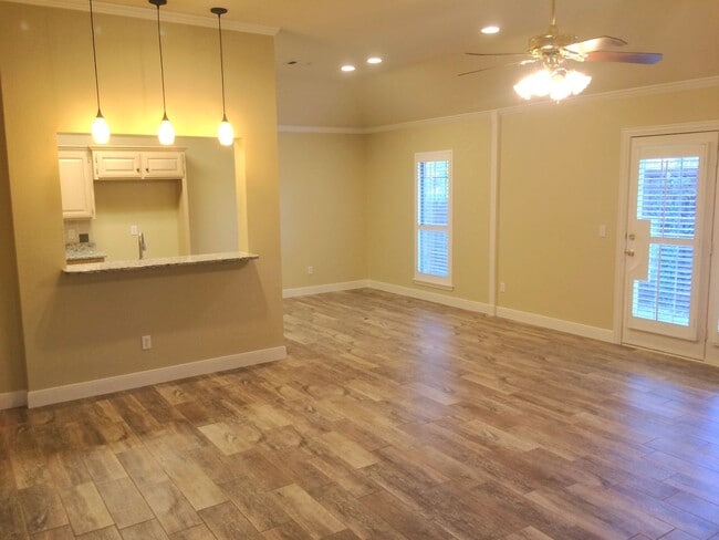 Building Photo - 13 Windtree Park