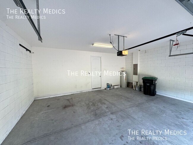 Building Photo - 15764 Ave Of The Arbors