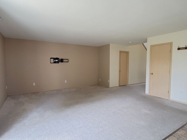 Building Photo - *DECEMBER SPECIAL* $500 OFF FIRST MONTHS RENT