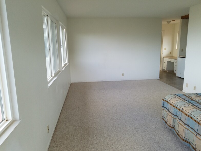 Building Photo - 92-1365 Hauone St