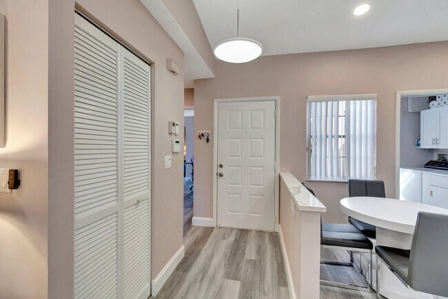 Building Photo - 6100 Waldwick Cir