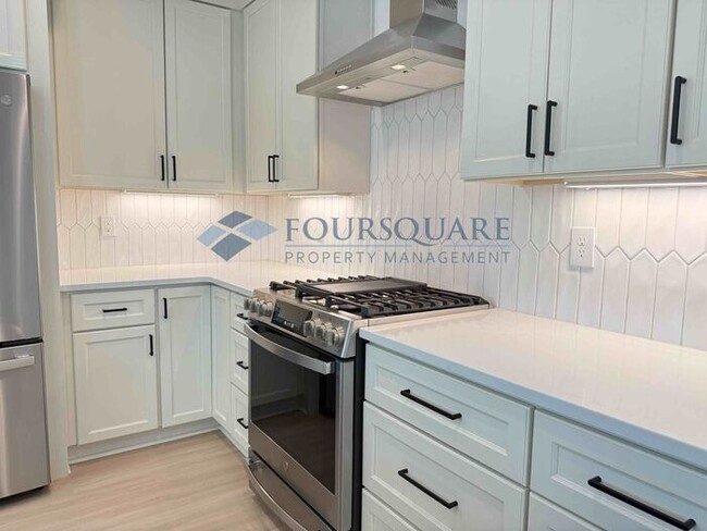 Building Photo - Modern 4-Bed / 4-Bath Townhome with Covered Patio, Deck & Garage – Inside the Beltline Near Downt...