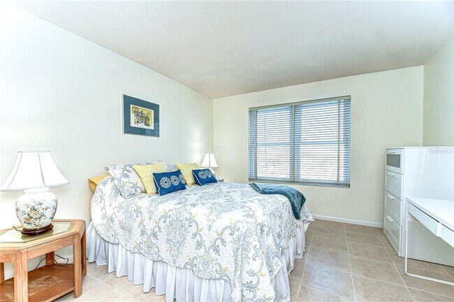 Building Photo - 5220 Brittany Dr S