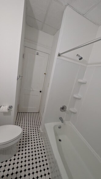 Building Photo - 122 Foster St