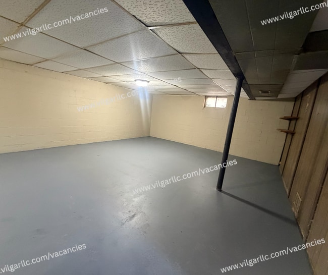 Building Photo - Spacious 2 Bedrooms • 1 Bathroom Home