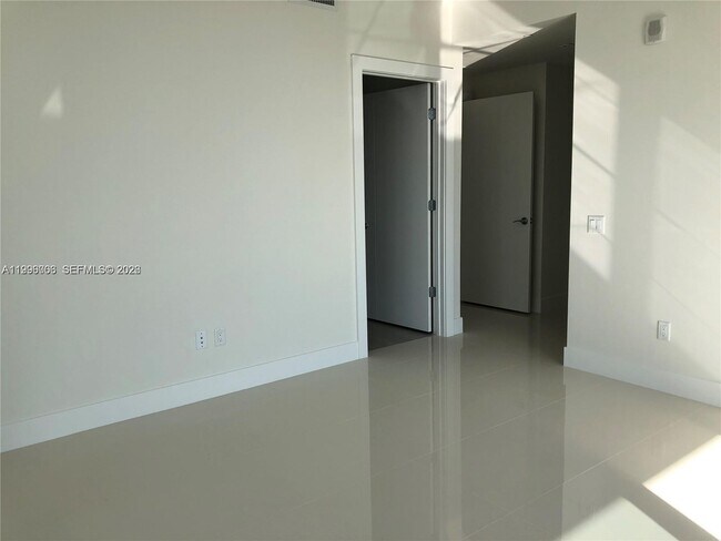 Building Photo - 2960 NE 207th St