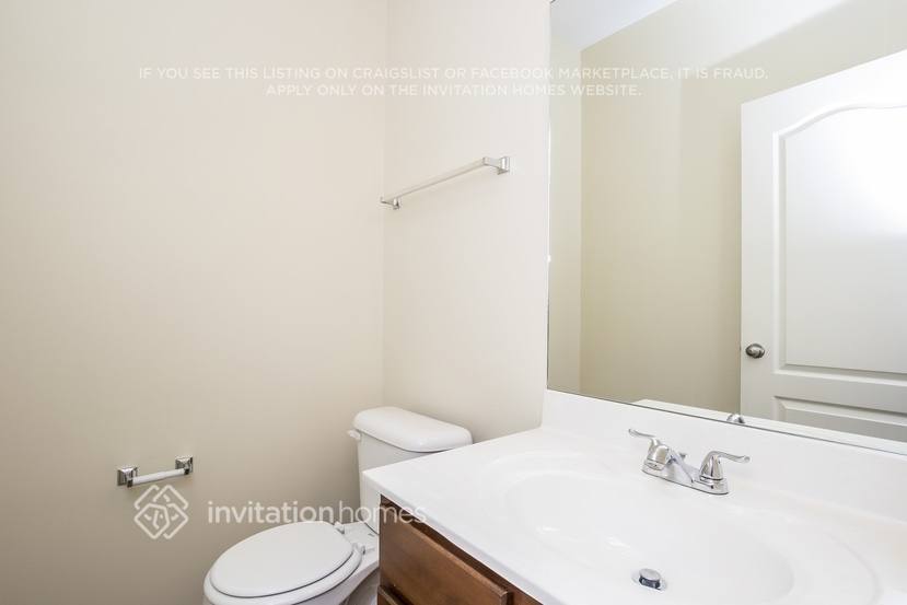 Building Photo - 372 Kyles Cir