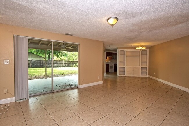 Building Photo - 3/2 on Corner lot in Altamonte Springs Available Now!