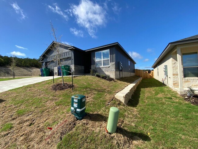 Building Photo - 648 Pacific Crest Trl