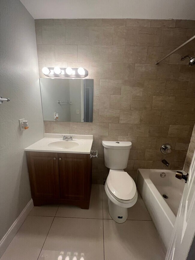 Building Photo - 2 br, 1 bath House - 800 W TIFFANY DRIVE #3