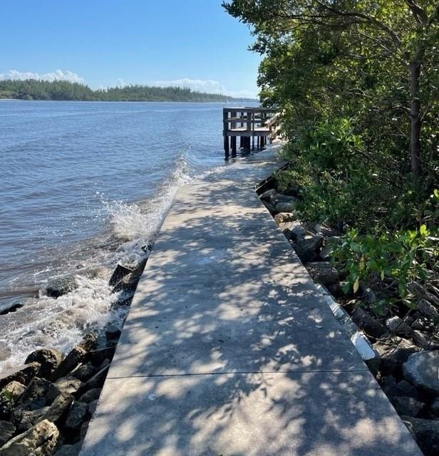 Building Photo - 5748 SE Riverboat Dr