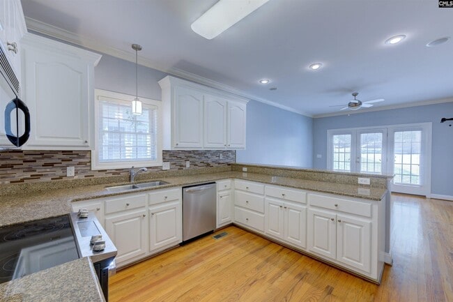 Building Photo - 2 Rose Dew Ln