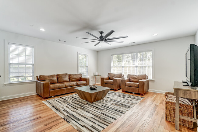Building Photo - 1024 Patricians Ln