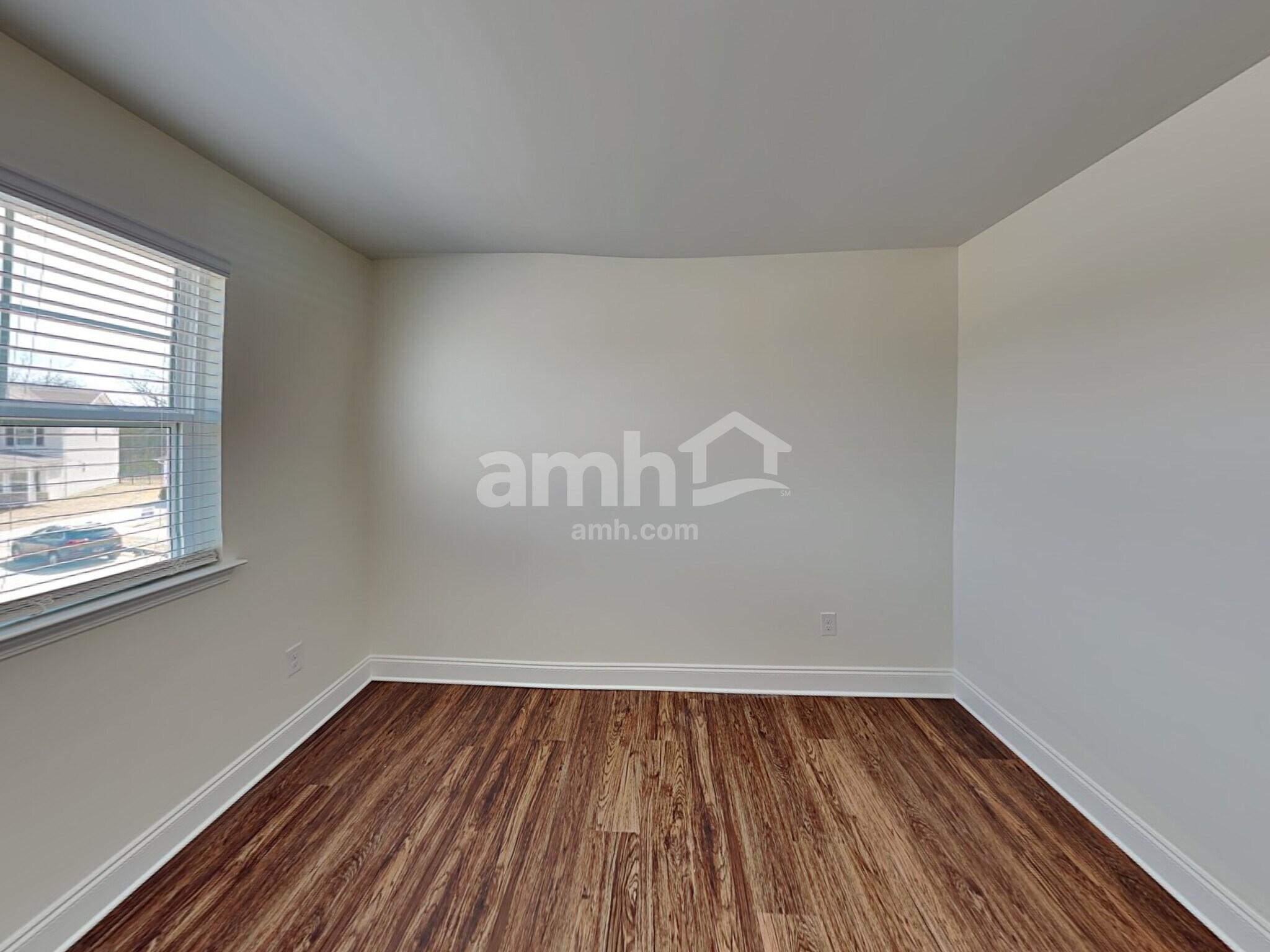 Building Photo - 1356 Lomond Dr