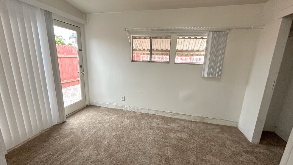 Building Photo - 4640 Clairemont Dr