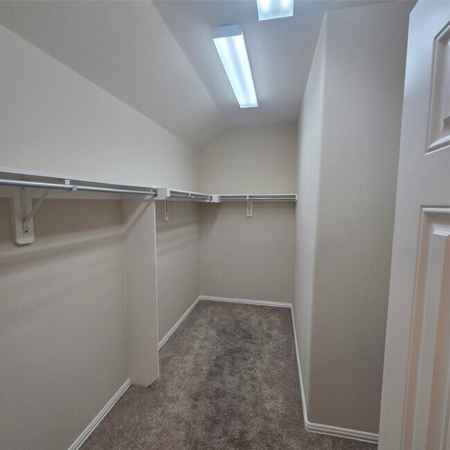 Building Photo - 8114 Summer Lake Pass Ln